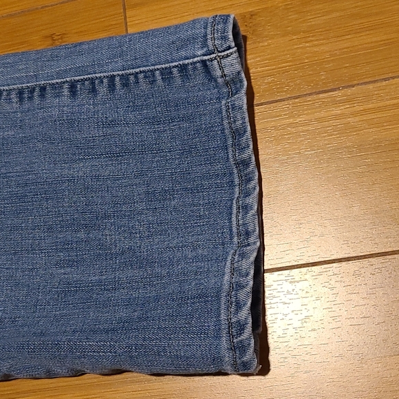 *SOLD OUT* Lucky Jeans - Picture 4 of 9